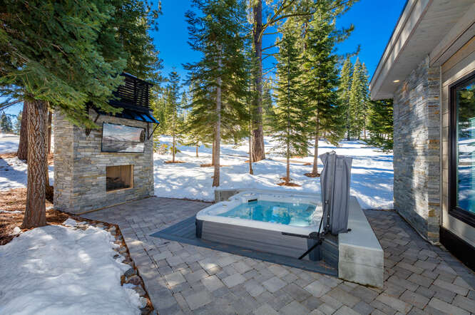 10701 Carson Range Court-small-012-006-Hot Tub-666x442-72dpi